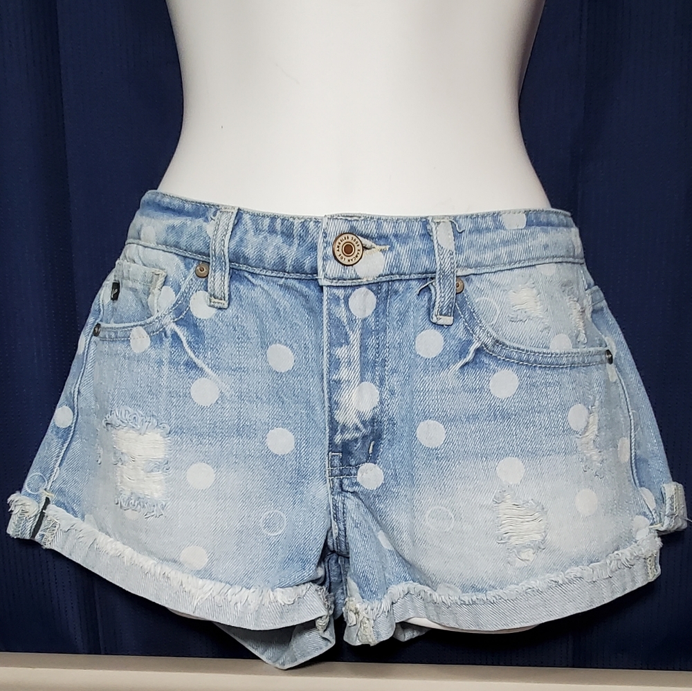 Kancan  light wash polka dot shorts size small